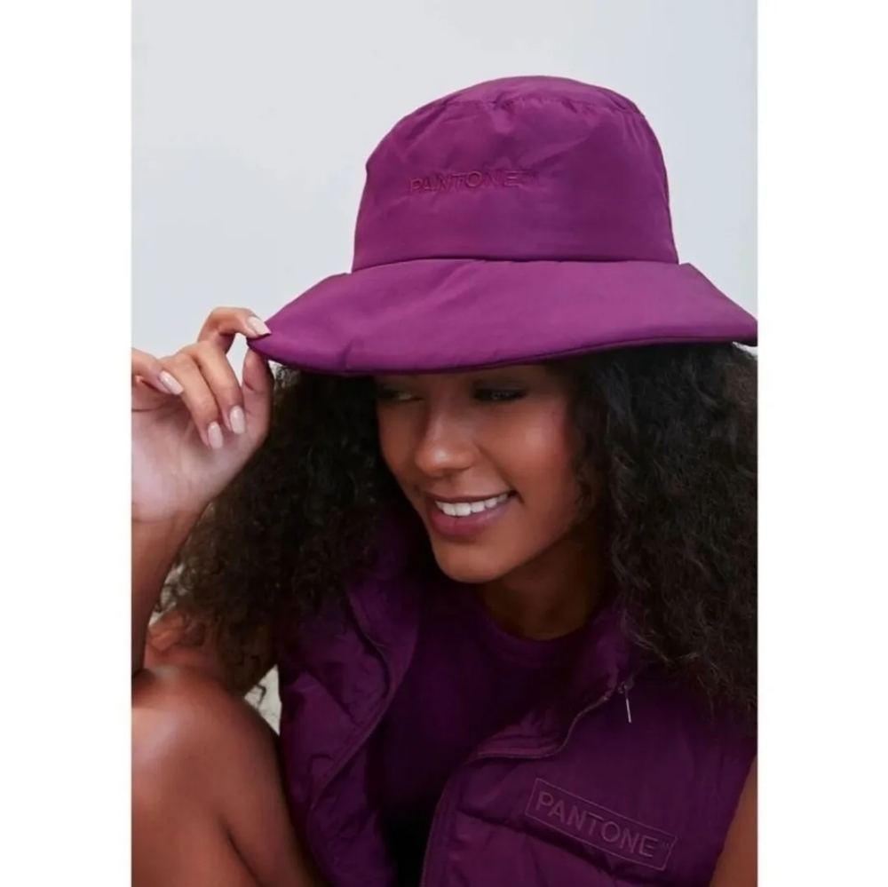 PANTONE BUCKET HAT (NWT)